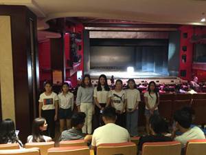 36365官网师生在演出现场